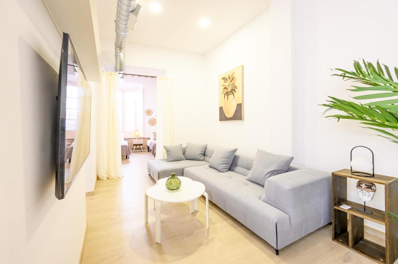 Modern 3 Bedroom, City Center With Patio & High Ceilings By 10Tosea Malaga Bagian luar foto